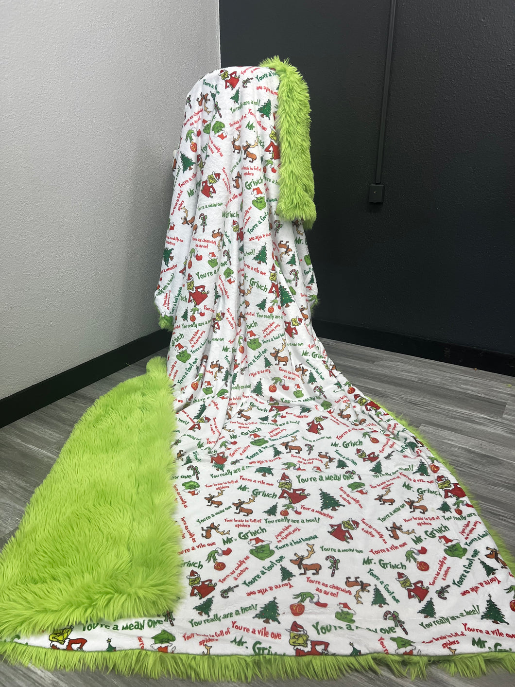 THROW White Grinch on Lime Dreamy Fur